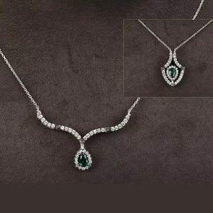 Beautiful emerald & white topaz magnetic necklace